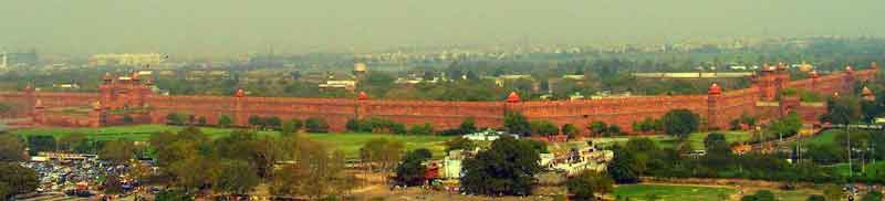Red fort in Delhi image courtesy of Wiki Commons