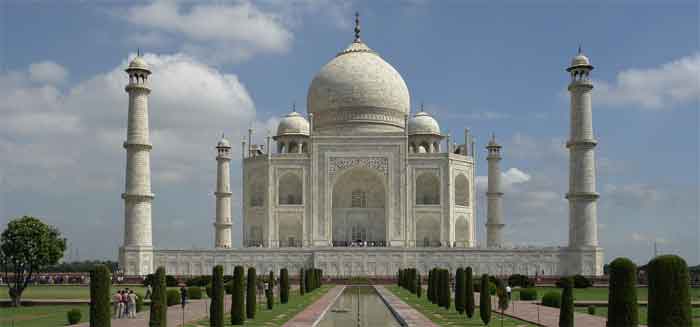 Photo of the Taj courtesy of Wiki Commons